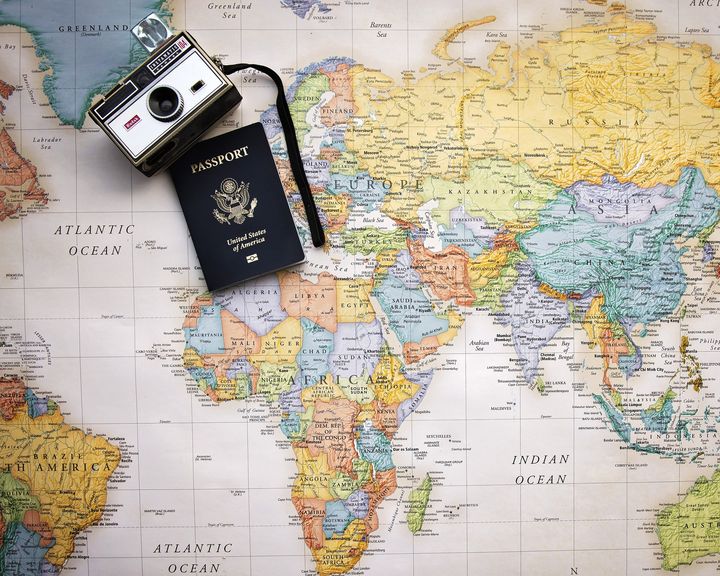 地図とカメラとパスポート 